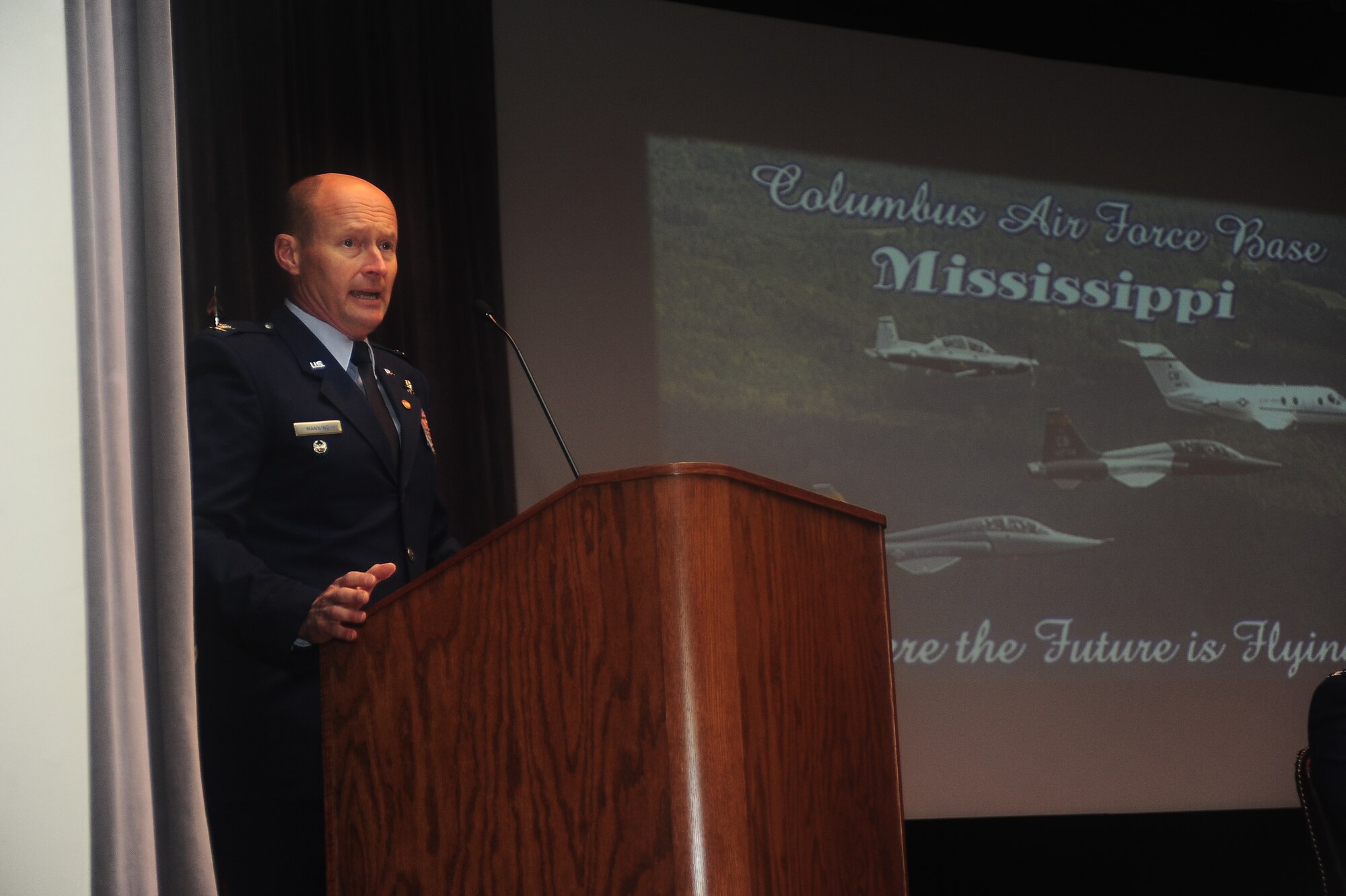 Manning encourages CAFB’s newest aviators > Columbus Air Force Base