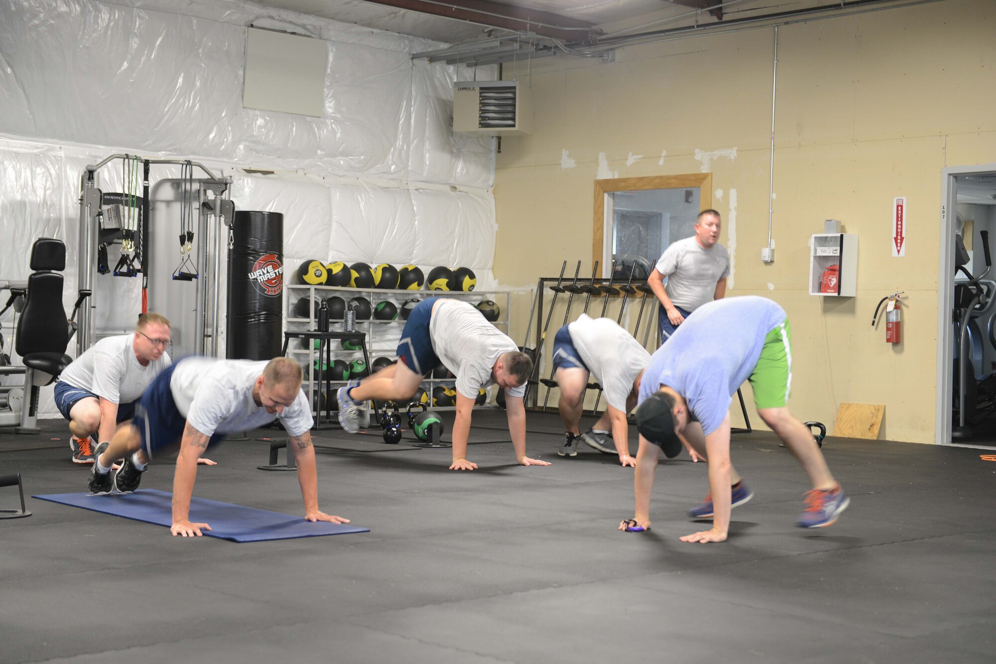 A physical fitness training class is held at the base gym during drill weekend at 132d Wing on Sunday, August 2, 2015. (U.S. Air National Guard photo by Tech. Sgt. Michael B. McGhee/Released)