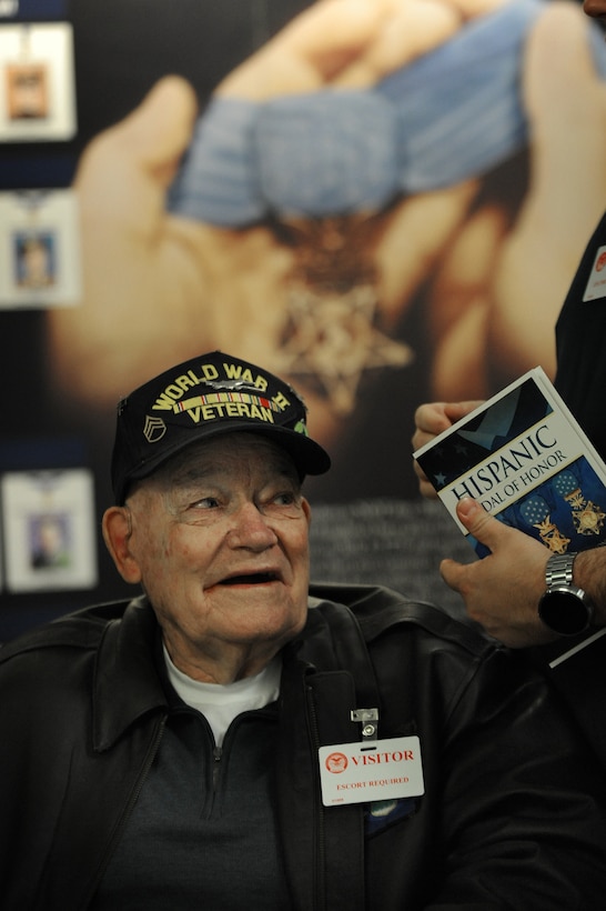 World War II veteran Robert Nicholson enjoys the Hispanic Medal of Honor Society exhibits at the Pentagon, Sept. 18, 2015. DoD photo by Marvin Lynchard