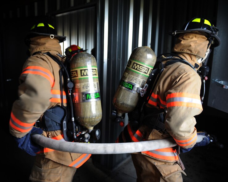 (U.S. Air Force photo/Senior Airman Kristoffer Kaubisch)