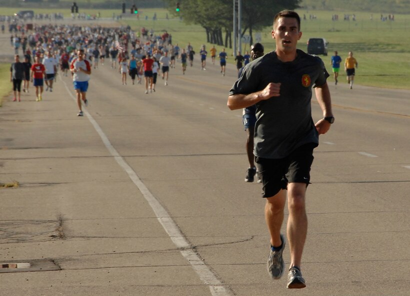 About 2,000 members from across Wright-Patterson Air Force Base participated in the Run for the Fallen. (Air Force photo by Al Bright)