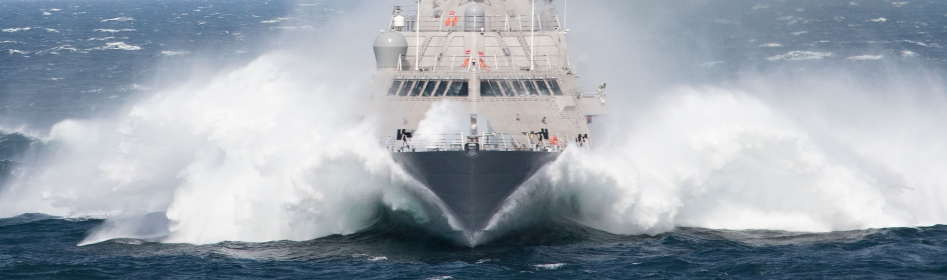 150918-N-ZZ999-001 (Sept. 18, 2015) MARINETTE, Wisconsin - USS Milwaukee makes waves during its acceptance trial. The acceptance trial is the last significant milestone before delivery of the ship to the Navy, which is planned for October. 