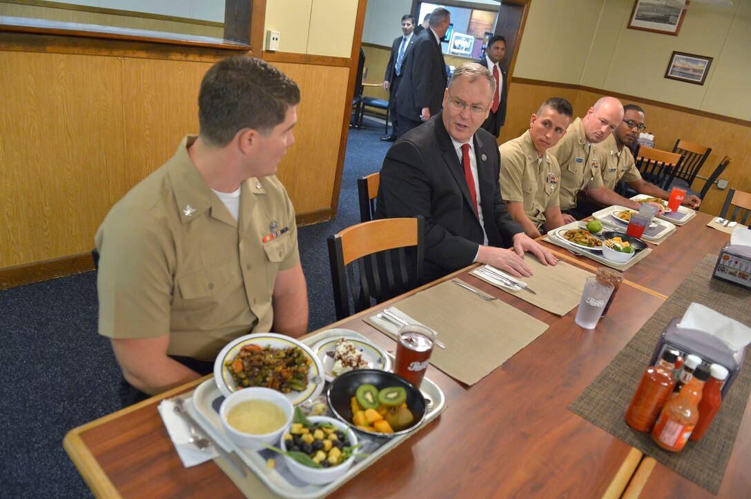 Deputy Defense Secretary Bob Work joins a group of enlisted sailors for lunch in the base galley during his visits to Groton Submarine Base in New London, Conn., Sept 22, 2015. DoD photo by Glenn Fawcett