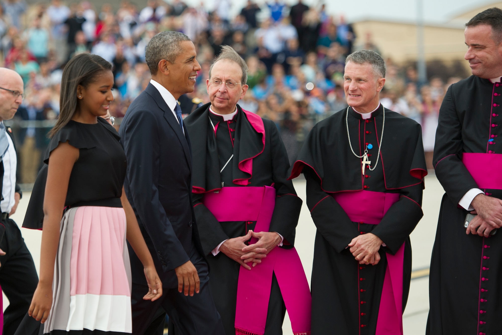 President Barack Obama and his daughter, Malia Obama, prepare to greet Pope Francis as he arrives at Joint Base Andrews, Md., Sept. 22, 2015. More than one thousand people were in attendance for the pope’s arrival. (U.S. Air Force photo/Tech. Sgt. Robert Cloys)