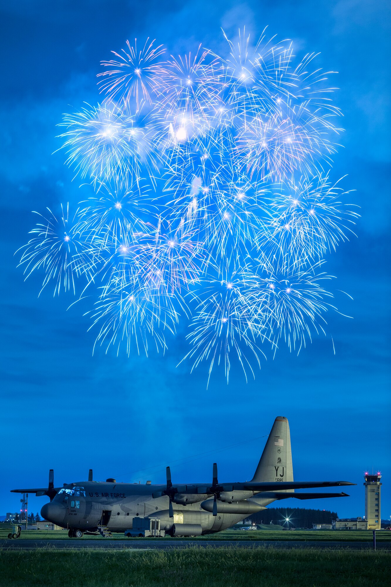 A fireworks display capped off the Yokota Air Base Japanese-American Friendship Festival Sept. 20, 2015. 185,000 visitors attended the festival designed to bolster the bi-lateral relationship shared between the United States and Japan. In addition to static displays and live music, the festival offered a variety of American and Japanese food. (U.S. Air Force photo by Osakabe Yasuo/Released) 