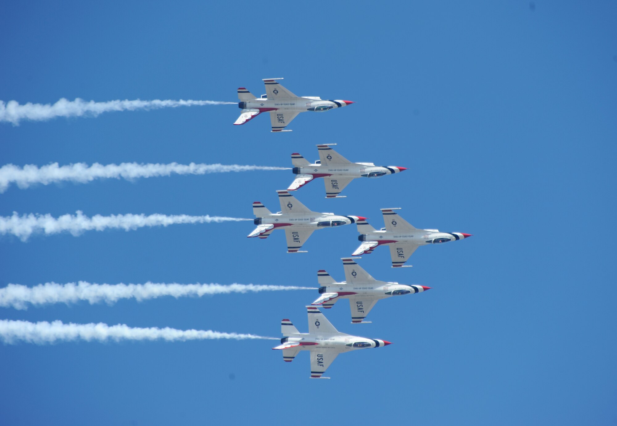 U.S. Air Force Thunderbirds fly in an inverted delta formation at Joint Base Andrews, Maryland, during an air show Sep. 19, 2015. The Thunderbirds and the U-2 Dragon Lady will be on display during the California Capital Air Show at Mather Airport in Sacramento county Oct. 3-4, 2015. (U.S. Air Force photo by Senior Airman Bobby Cummings)