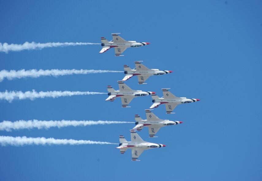 U.S. Air Force Thunderbirds fly in an inverted delta formation at Joint Base Andrews, Maryland, during an air show Sep. 19, 2015. The Thunderbirds and the U-2 Dragon Lady will be on display during the California Capital Air Show at Mather Airport in Sacramento county Oct. 3-4, 2015. (U.S. Air Force photo by Senior Airman Bobby Cummings)