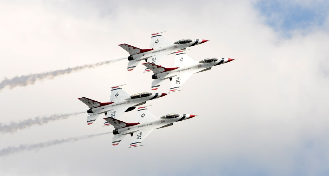 The USAF Thunderbirds air demonstration team performs a diamond formation above Joint Base Andrews, Md., as part of the Andrews Air Show Sept. 18. (U.S. Air National Guard photo by Master Sgt. Craig Clapper)