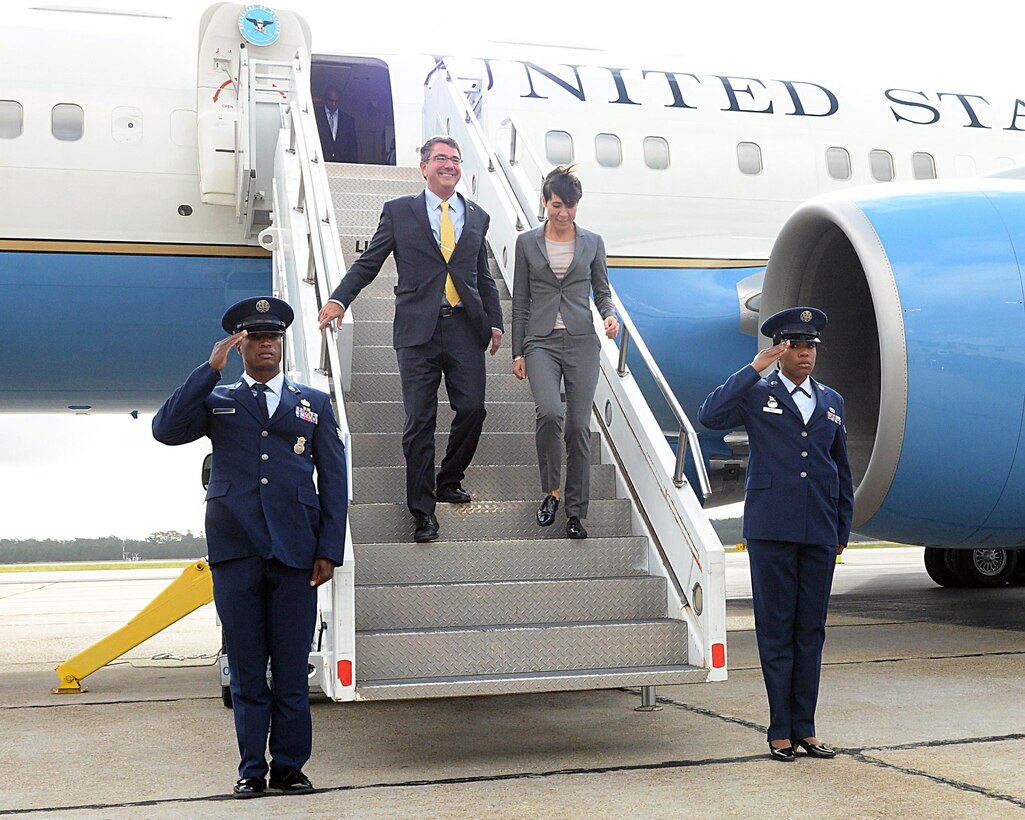 Defense Secretary Ash Carter and Norwegian Defense Minister Ine Eriksen Soreide arrive in Newport News, Va., Sept. 23, 2015. DoD photo by U.S. Army Sgt. 1st Class Clydell Kinchen