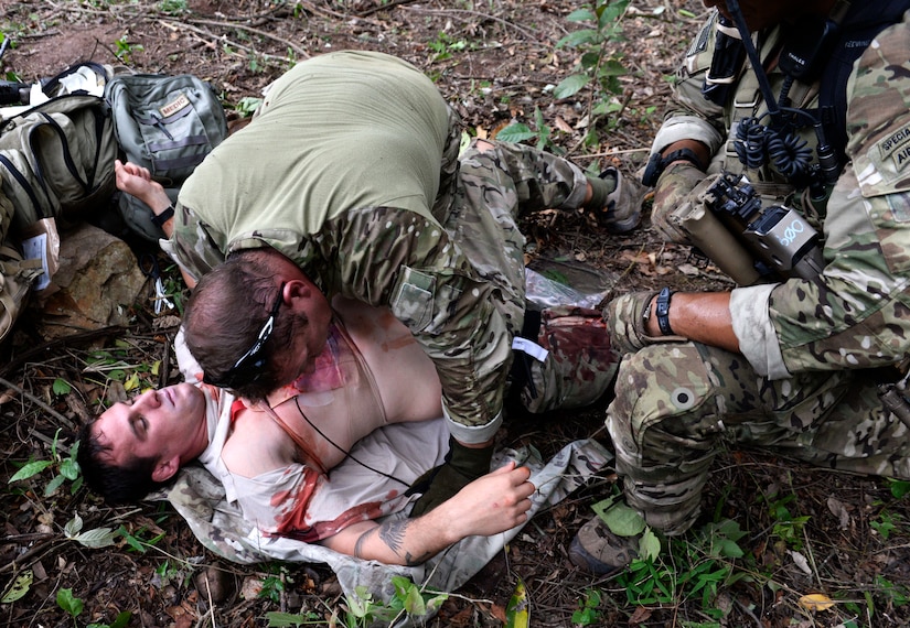 Members of a six-man recovery team from the Special Operations Command Forward (Central America)perform emergency medical procedures on an isolated service member during a personnel recovery exercise, Sept. 14, 2015, near Soto Cano Air Base, Honduras. The event tested the partnership between SOC FWD and Joint Task Force-Bravo as they worked together to rescue a downed crew. (U.S. Air Force photo by Staff Sgt. Jessica Condit) 