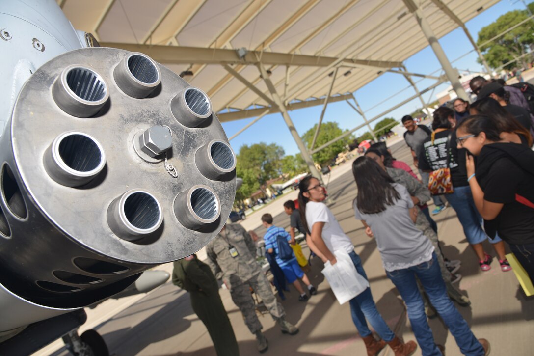 Youth participants of the New Mexico Aviation Aerospace Career Expo at Kirtland are given information on pursuing a career in the aviation and aerospace industry. (Photo by Todd Berenger)
