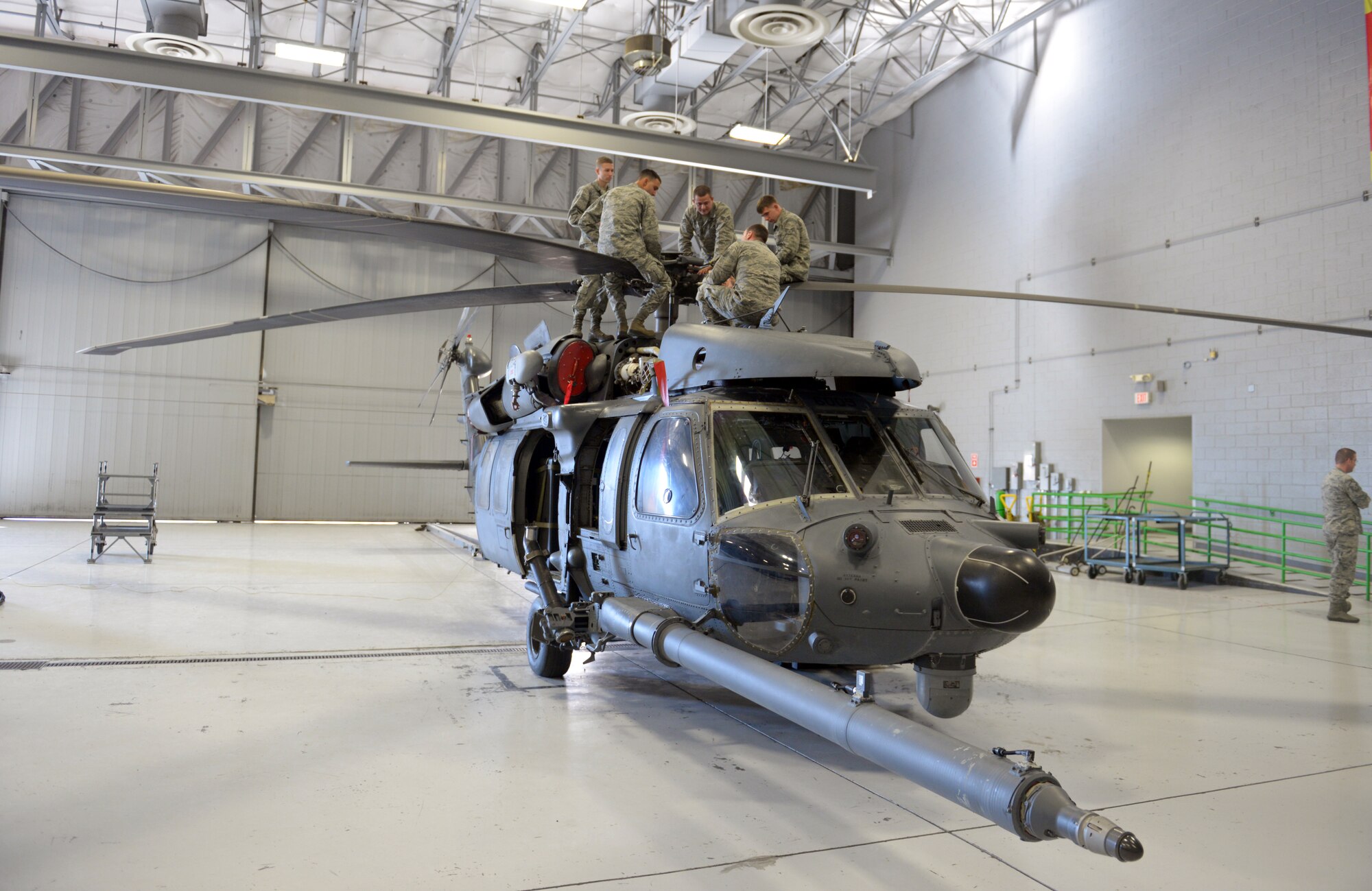 Staff Sgt. Ryan Martorella, Detachment 13, 372nd Training Squadron HH-60G Pave Hawk crew chief instructor, teaches students at the 823rd Maintenance Squadron hangar on Nellis Air Force Base, Nev., Sept. 19, 2015. Detachment 13 is Nellis and Creech AFB’s primary technical training source for aircraft maintenance training. (U.S. Air Force photo by Airman 1st Class Rachel Loftis)