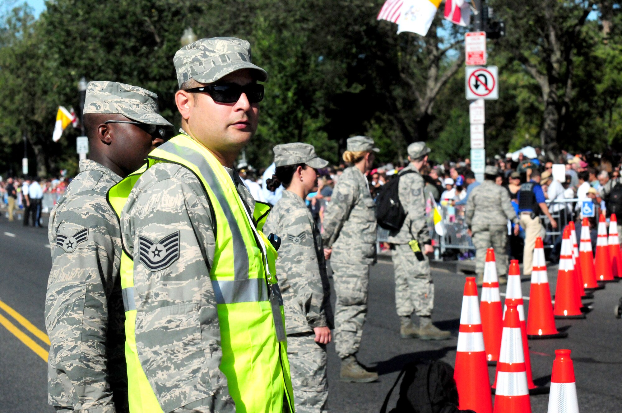 Tech. Sgt. William Johnson, 113th Legal Office paralegal, ensures crowd control at the 2015 Papal Visit in Washington, D.C., Sept. 23. More than 150 Airmen from the D.C. Air National Guard volunteered for the event providing crowd and traffic control. (U.S. Air National Guard photo by Senior Airman Erica Rodriguez)
