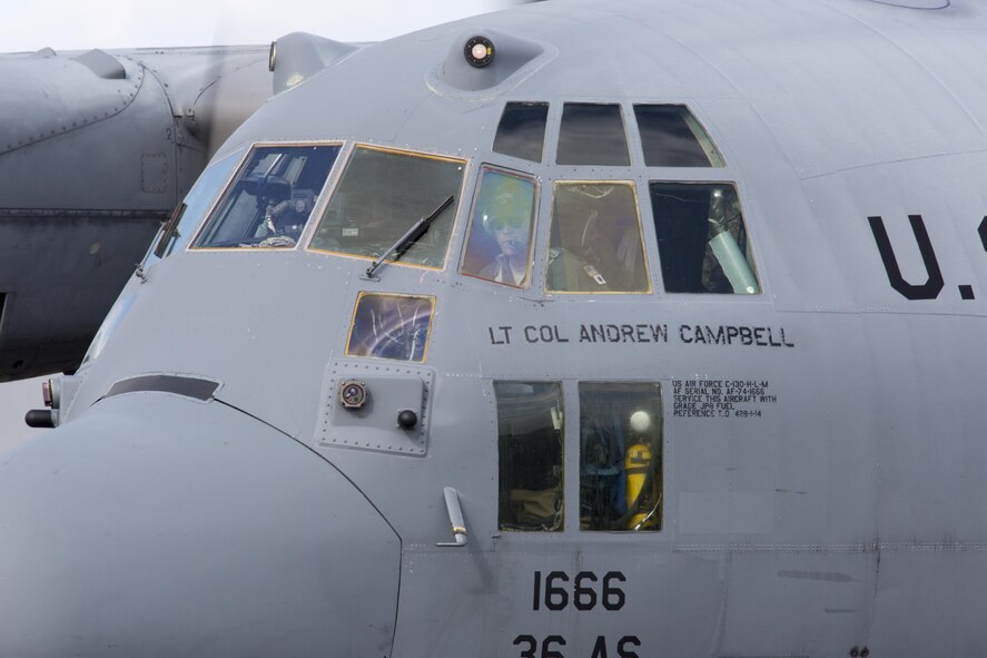 Lt. Col. Andrew Campbell, 36th Airlift Squadron commander, taxies a C-130 Hercules during the Japanese-American Friendship Festival at Yokota Air Base, Japan, Sept. 20, 2015. The 36th Airlift Squadron demonstrated their airdrop capability to a crowd of tens of thousands. (U.S. Air Force photo by Osakabe Yasuo/Released) 