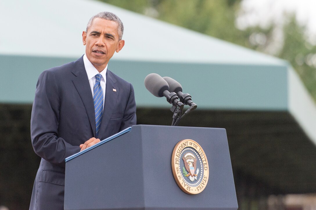 President Barack Obama delivers remarks during the change of responsibility and retirement ceremony on Joint Base Myer-Henderson Hall in Arlington, Va., Sept. 25, 2015. DoD photo by D. Myles Cullen