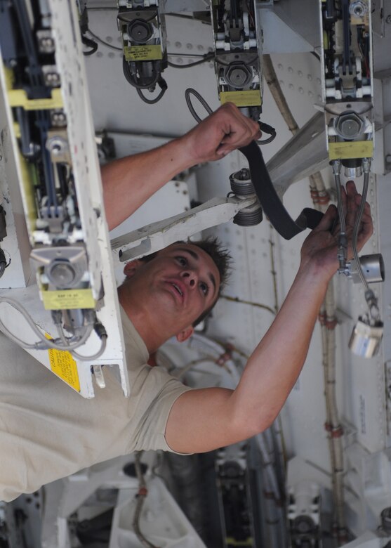 Airman 1st Class Bryan Bernhold, 28th Aircraft Maintenance Squadron weapons load crew member, decarts a B-1 bomber during the downloading process at Ellsworth Air Force Base, S.D., Sept. 21, 2015. Once the aircraft is ready to deploy a bomb, the attached carts force the bomb downward toward the target for quick executions. (U.S. Air Force photo by Airman Sadie Colbert/Released)