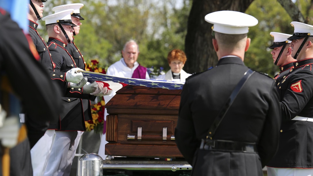 Marines from Marine Corps Barracks Washington, D.C. render military honors for 1st Lt. Alexander Bonnyman Jr. at Berry Highland Memorial Cemetery in Knoxville, Tenn., Sept. 27, 2015. Bonnyman joined Marine Forces Reserve in July 1942 and was killed during the battle of Tarawa in 1943. He was awarded the Medal of Honor for his heroic actions during the battle. Bonnyman’s remains were discovered in Tarawa 72 years after he was buried there.