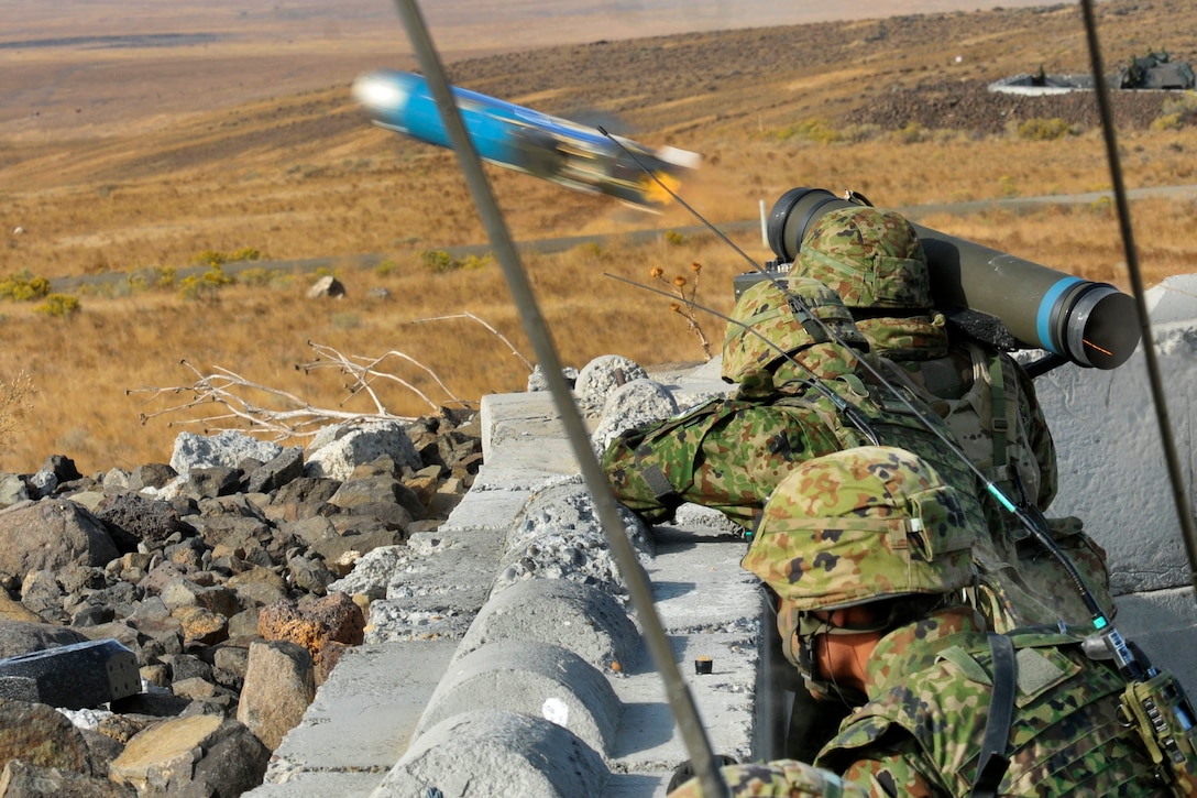 A Japanese soldier fires a Javelin anti-tank missile system during the culminating live-fire exercise of Exercise Rising Thunder at Yakima Training Center, Wash., Sept. 21, 2015. U.S. Army photo by Sgt. Eliverto Larios