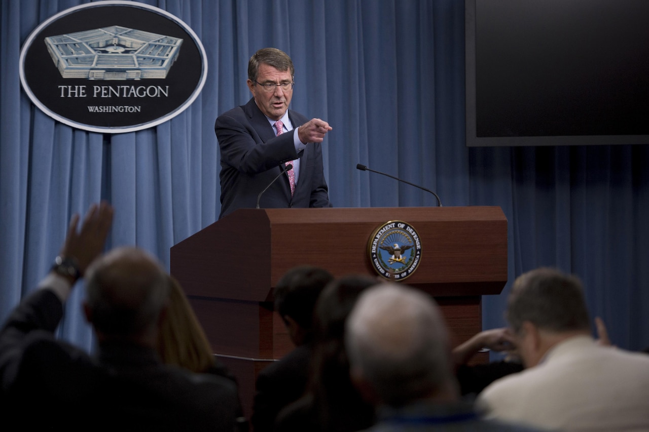 Defense Secretary Ash Carter conducts a press briefing at the Pentagon, Sept. 30 2015. DoD photo by Senior Master Sgt. Adrian Cadiz