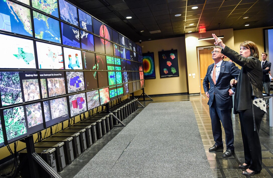 Defense Secretary Ash Carter tours the Texas Advanced Computing Center and Visualization Lab during a visit to the University of Texas at Austin, March 31, 2016. DoD photo by Army Sgt. 1st Class Clydell Kinchen