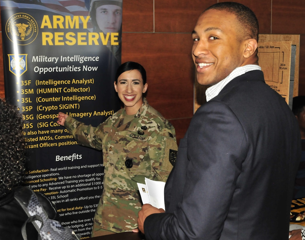 BOWIE, Md. - Soldiers of the Military Intelligence Readiness Command (MIRC)
partner with the Bulldog Battalion, Army Reserve Officers Training Corps at
Bowie State University on 31 March during a celebration of the ROTC 100th
Anniversary to help highlight the benefits of military intelligence
training, operational leadership experiences and various unit assignments.
