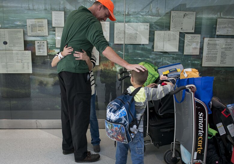 Families Ordered To Leave Turkey Arriving In Us Air Reserve Personnel Center Article Display