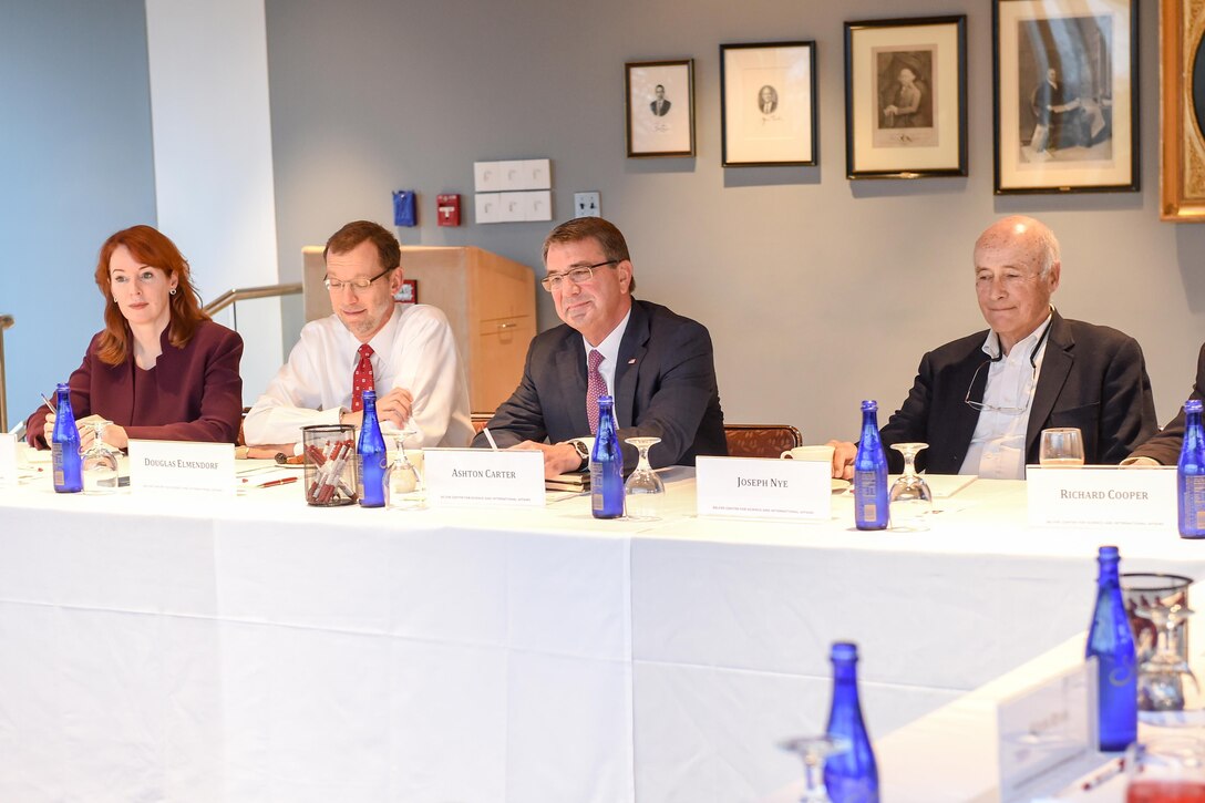 Defense Secretary Ash Carter meets with experts on China at the Harvard Kennedy School in Cambridge, Mass., April 1, 2016. DoD photo by Army Sgt. 1st Class Clydell Kinchen