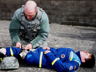 WACKERNHEIM, Germany- Soldiers of 361st Civil Affairs Brigade, 7th Mission Support Command trained with Bundeswehr Soldiers, members of the German Red Cross and civilian volunteers for the German Technical Assistance Service (Technische Hilfswerk) in a contingency operation excercise held at the 7th U.S. Army Joint Training Command Training Support Center, Wiesbaden on April 2, 2016. (Photo by Sgt. Daniel Friedberg, 7th Mission Support Command Public Affairs Office)