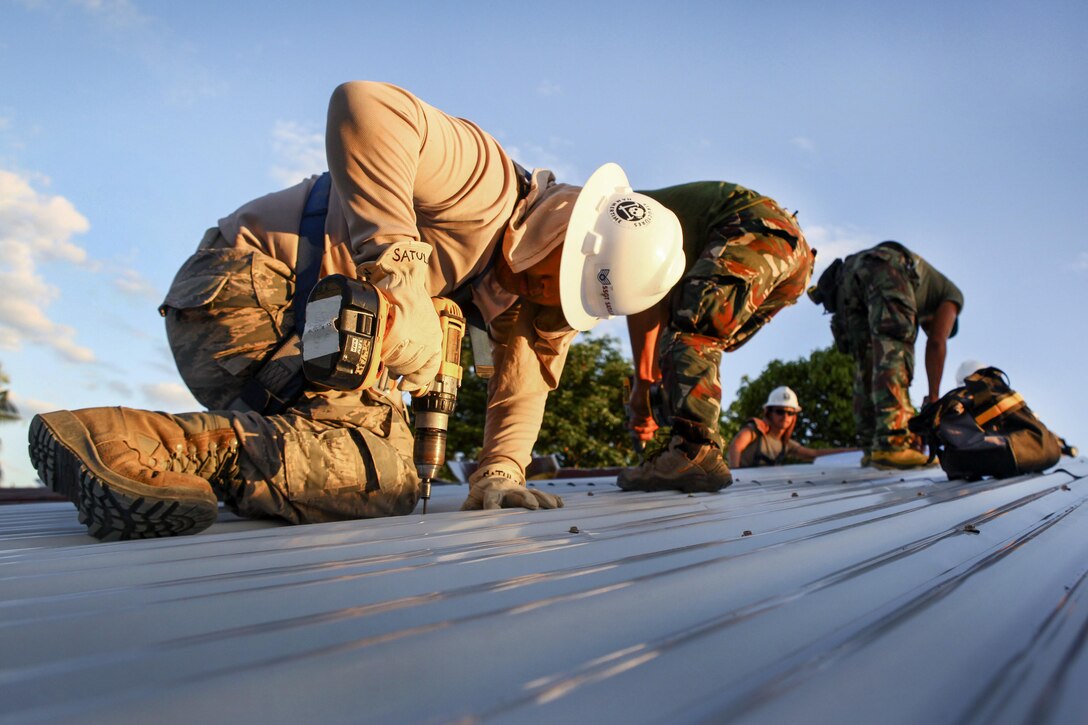 Air Force Staff Sgt. Rawlinson Satulan, left, and Philippine soldiers drill aluminum sheeting during Exercise Balikatan 2016 at Jaena Norte Elementary School in Capiz, Philippines, April 2, 2016. Satulan is assigned to the 673rd Expeditionary Civil Engineer Squadron. Marine Corps photo by Cpl. Hilda M. Becerra