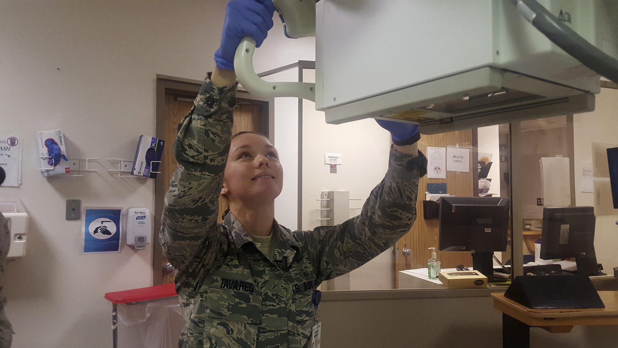 X Ray Technician Makes Sure Doctors Aren T Operating Blind Joint