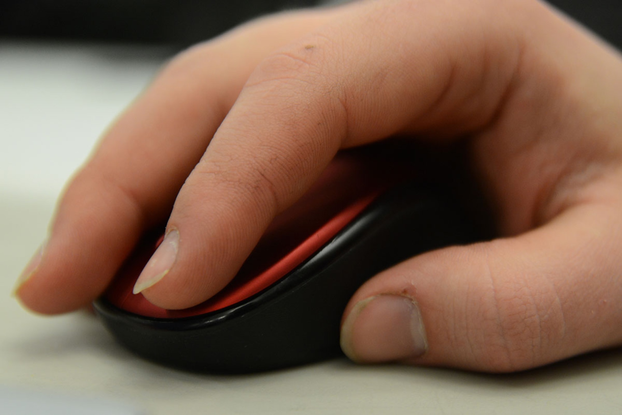A gamer uses a wireless mouse during the first LAN party at the USO at Joint Base Elmendorf-Richardson, Alaska, April 2, 2016. Gamers may bring a console, laptop or PC setup to network, and play multi-player or one-on-one games together in one room. The LAN party was set up by JBER gamers and hosted by the USO for anyone with base access. (U.S. Air Force photo by Airman 1st Class Christopher R. Morales)