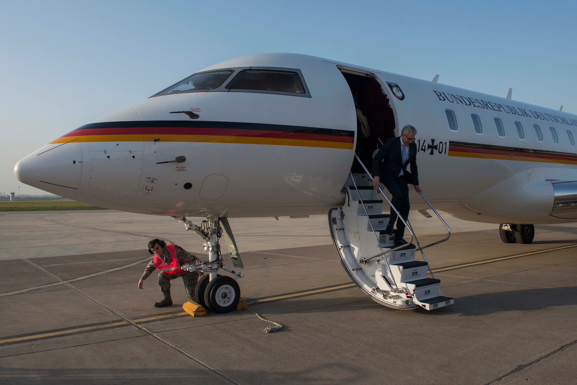 Gerd Hoofe, German State Secretary at the Federal Ministry of Defense, departs an aircraft upon arrival at Incirlik Air Base, Turkey, April 6, 2016. This is Hoofe’s inaugural visit to Incirlik AB. (U.S. Air Force photo by Senior Airman John Nieves Camacho/Released)