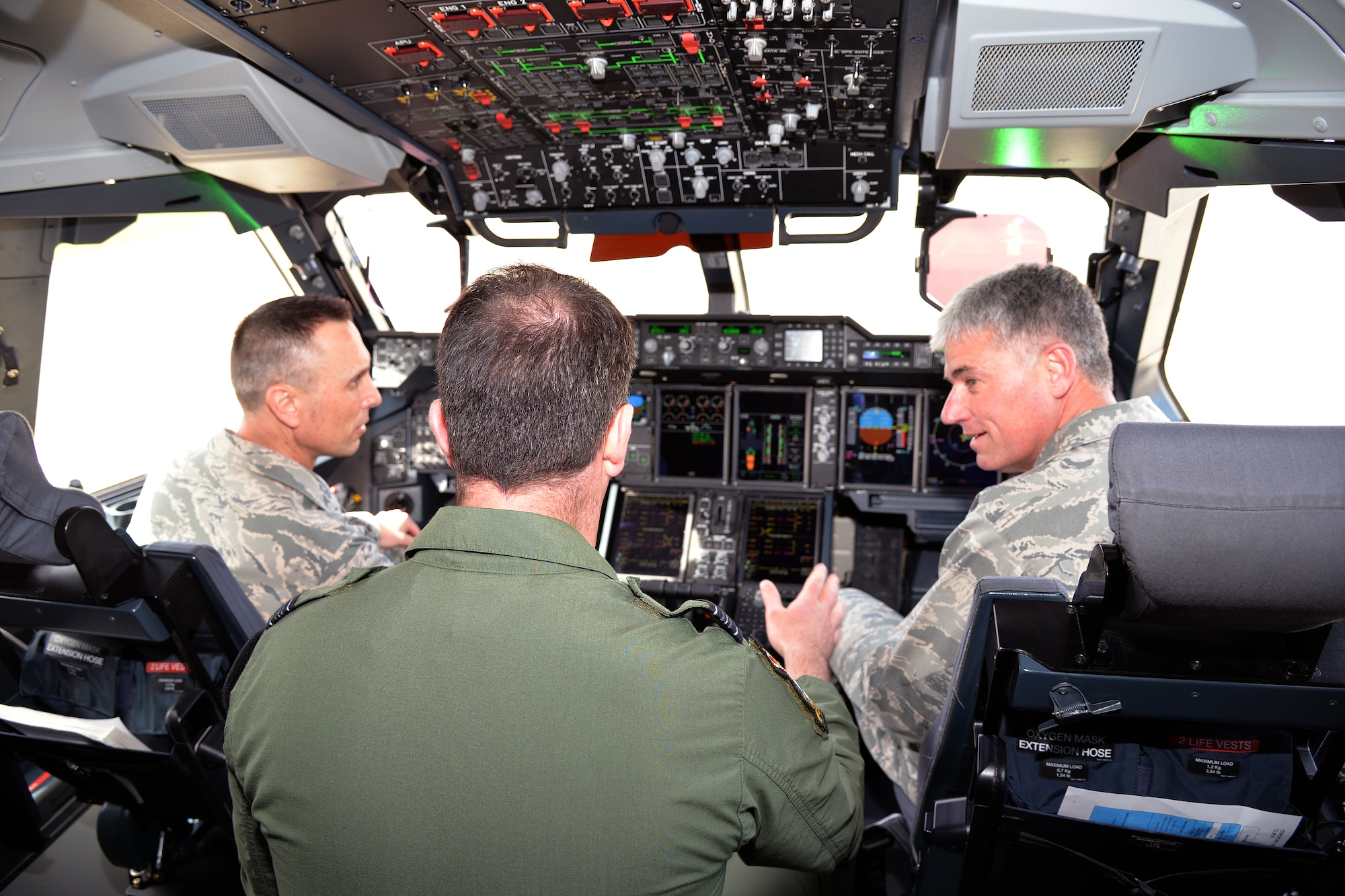 Lt. Gen. Sam Cox (right), 18th Air Force commander, and Chief Master
Sgt. Todd Petzel (left), 18th AF command chief, are shown the cockpit
features of a British Royal Air Force A-400M Atlas airlifter on the Scott
Air Force Base flightline, April 5, 2016. The aircraft tour was part of a
visit by British Air Vice Marshal Gavin Parker, 2 Group commander and Cox's
RAF equivalent. During his trip, Park also visited Air Mobility Command, the
618th Air Operations Center and the U.S. Transportation Command Fusion
Center. The A-400M is the RAF's newest airlifter with six in the RAF
inventory and another 19 scheduled for delivery. (U.S. Air Force photo by
Master Sgt. Thomas J. Doscher)
