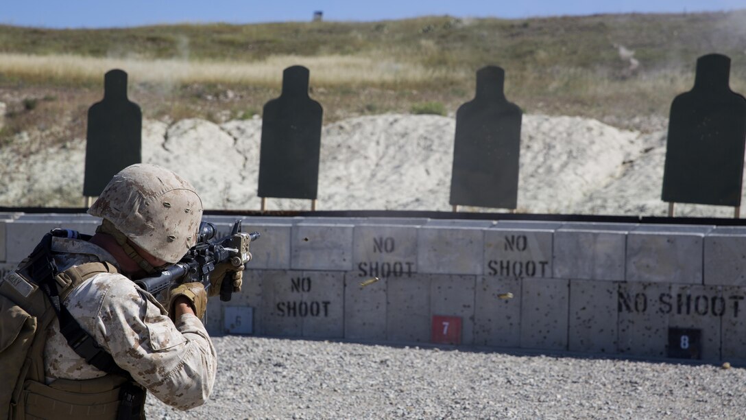 Corporal Michael Gray, Anti-Tank Missileman with 1st Light Armored Reconnaissance Battalion and student with the Urban Leaders Course, fires his M4 Carbine on burst during a combat marksmanship program range at Marine Corps Base Camp Pendleton, California, March 31, 2016. The ULC – run by 1st Marine Division Schools – is a three-week course to teach small unit leaders the skills and abilities they need to conduct combat operations in an urban environment.