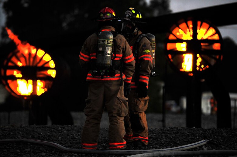 Airman 1st Class Aaron Spurlock, a firefighter with the 1st Special Operations Civil Engineer Squadron, talks with an Airman before a firefighting exercise at Hurlburt Field, Fla., April 4, 2016. During the exercise firefighters tested their proficiency on extinguishing exterior and interior fires on a simulated C-130 aircraft. (U.S. Air Force photo by Airman 1st Class Joseph Pick)