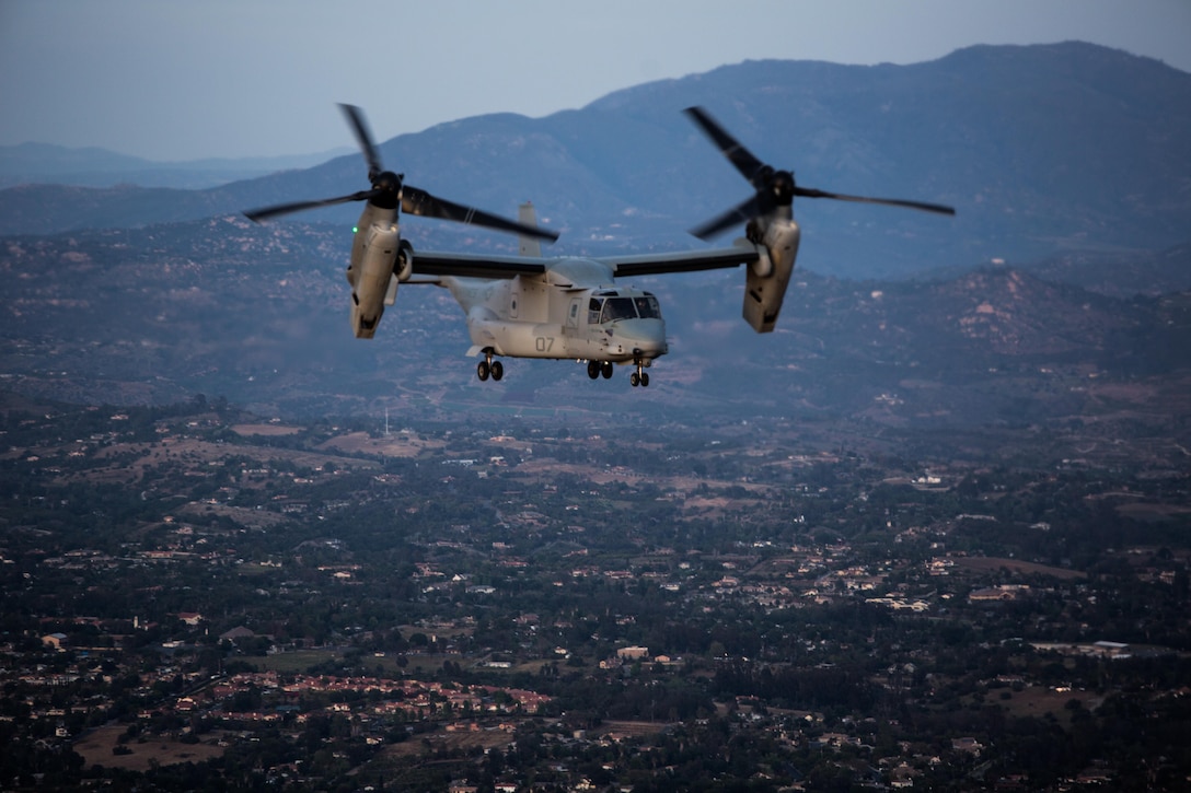 An MV-22B Osprey with Marine Medium Tiltrotor Squadron (VMM) 364 “Purple Foxes” flies over Southern California, April 5. Marines with VMM-364 and VMM-165 “White Knights” conducted division confined area landings before returning to their air stations. (U.S. Marine Corps photo by Sgt. Lillian Stephens/Released)