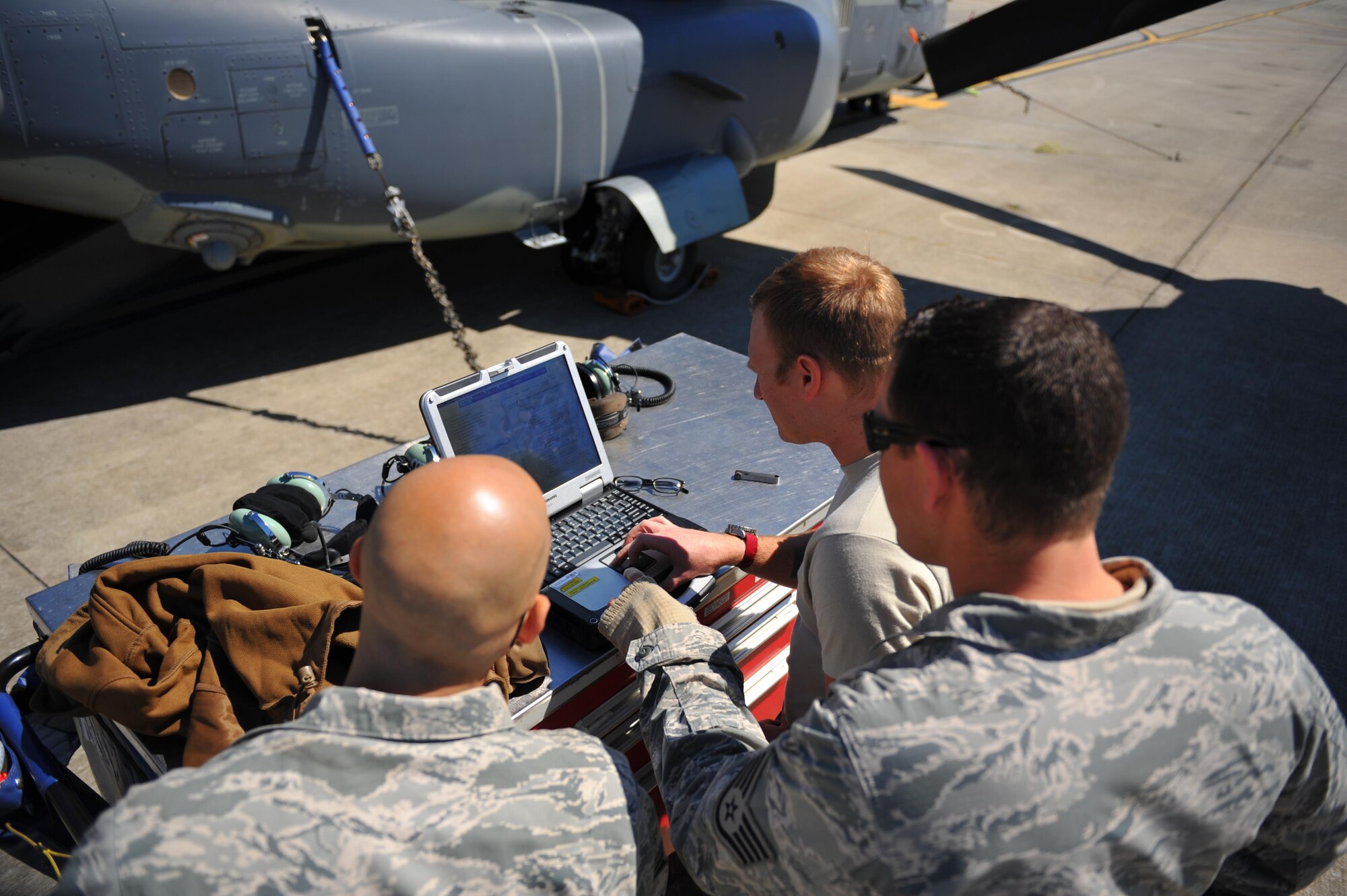 Airmen with the 801st Special Operations Aircraft Maintenance Squadron read a technical order at Hurlburt Field, Fla., March 21, 2016. A technical order is a step-by-step instruction manual maintainers use to perform maintenance on aircraft. (U.S. Air Force photo by Airman 1st Class Joseph Pick)