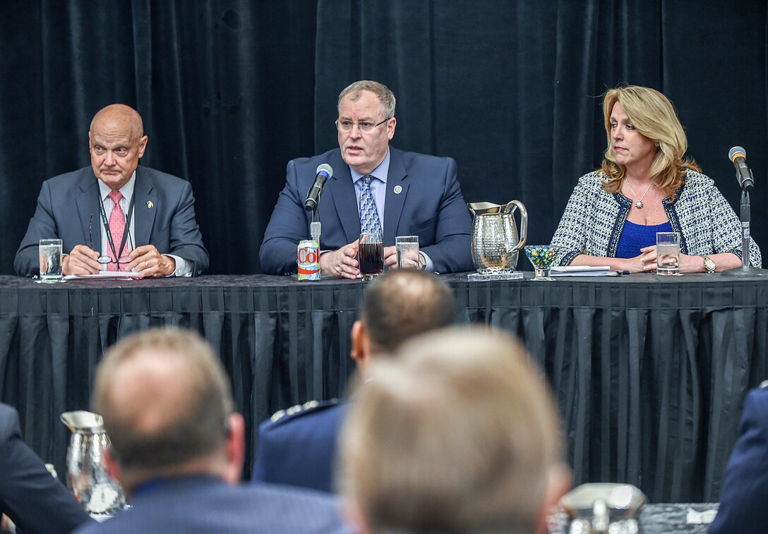 Deputy Defense Secretary Bob Work, center, speaks during a question-and-answer session as part of the Senior Executives Forum at Peterson Air Force Base, Colo., April 12, 2016. DoD photo by Army Sgt. 1st Class Clydell Kinchen