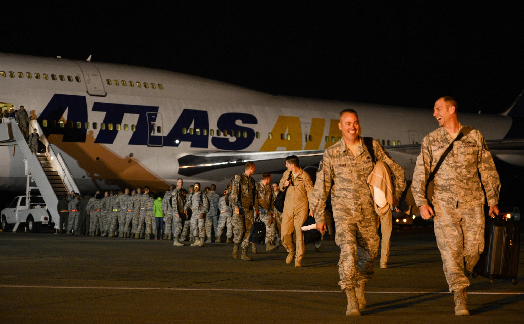U.S. Airmen assigned to the 20th Fighter Wing return to Shaw Air Force Base, S.C., April 13, 2016. Approximately 300 Airmen deployed for six months to the United States Central Command Area of Responsibility. (U.S. Air Force photo by Senior Airman Jensen Stidham)