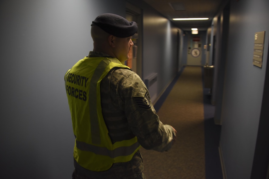 Members of the Security Forces Squadron conduct active shooter training at the 911th International Airport Air Reserve Station, April 3, 2016. In an active shooter scenarios airmen are encouraged to run if they have an opportunity to do so, hide if they can’t safely escape, and fight as a last resort. (U.S. Air Force Photo by Senior Airman Marjorie A. Bowlden)