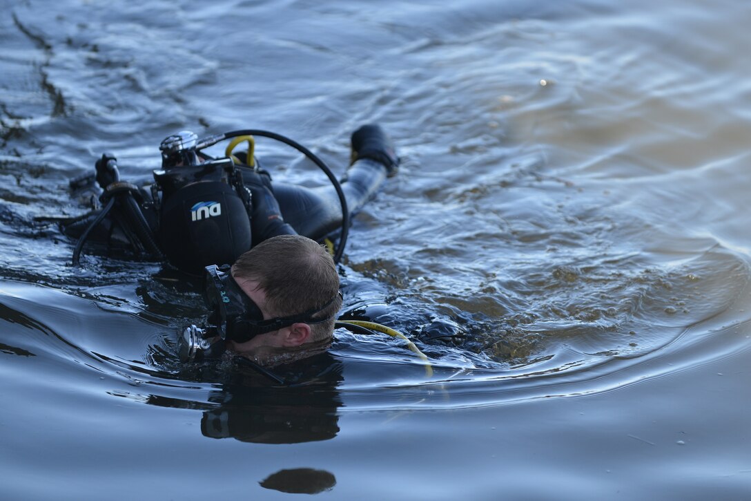 U.S. Army Spc. David Plummer, a second class diver assigned to the 569th Engineer Dive Detachment, practices rescuing Sgt. Gordon Yeaple, a salvage diver  assigned to the 569th Engineer Dive Det., during training in the James River at Fort Eustis, Va., March 18, 2016. Plummer was a stand-by diver for the training, a role that is required for each dive in case a fellow diver needs to be rescued. (U.S. Air Force photo by Staff Sgt. Natasha Stannard)
