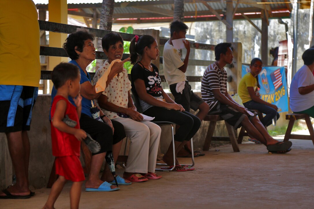 Philippine, Austrailian and U.S. service members participate in a cooperative health engagement during exercise Balikatan in Cagayancillo, Philippines April 10, 2016.  Balikatan, which means "shoulder to shoulder" in Filipino, is an annual bilateral training exercise focused on improving the ability of Philippine and U.S. military forces to work together during planning, contingency and humanitarian assistance and disaster relief operations.