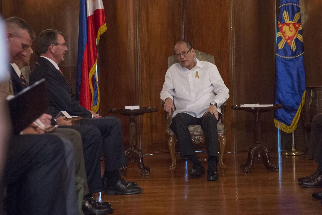 Defense Secretary Ash Carter meets with Philippine President Benigno Aquino III at the Malacanang Palace in Manila, Philippines, April 14, 2016. DoD photo by Air Force Senior Master Sgt. Adrian Cadiz