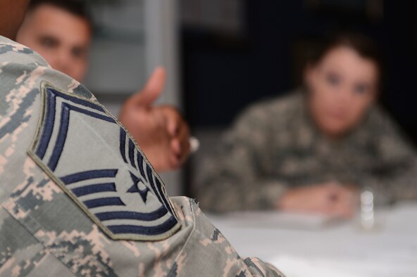 A U.S. Air Force senior master sergeant gives advice to noncommissioned officers at a speed mentoring event at Shaw Air Force Base, S.C., April 7, 2016. The event provided NCOs an opportunity to speak with five different senior NCOs in small groups in order to gain insight on leadership skills and self-improvement opportunities. (U.S. Air Force photo by Senior Airman Zade Vadnais)