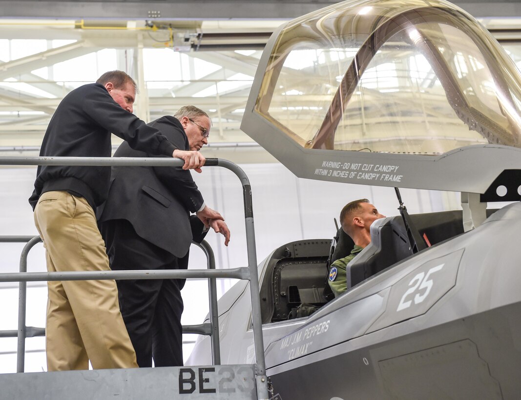 Deputy Defense Secretary Bob Work inspects the inside of an aircraft at Marine Corps Air Station Beaufort, S.C., April 14, 2016. DoD photo by Army Sgt. 1st Class Clydell Kinchen