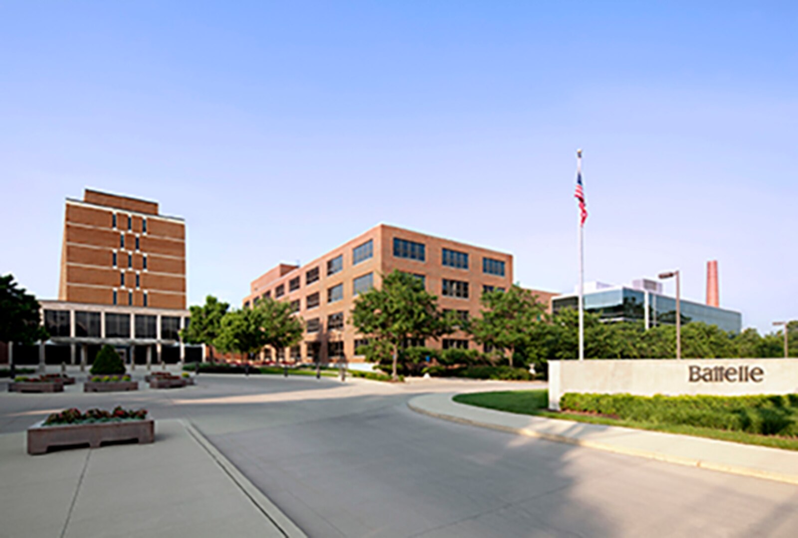 Battelle is the world’s largest nonprofit research and development organization, with over 22,000 employees at more than 60 locations globally. The headquarters in Columbus hosted a group of military personnel from DLA Land and Maritime on a tour March 24. 