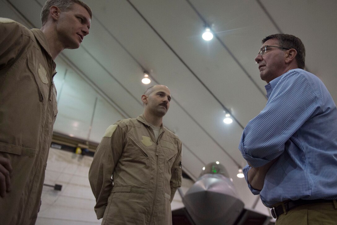 Defense Secretary Ash Carter talks to airmen during a tour of U.S. Air Force assets at Al-Dhafra Air Base in the United Arab Emirates, April 16, 2016. On his trip, Carter will visit the United Arab Emirates and Saudi Arabia to assist the lasting defeat of the Islamic State of Iraq and the Levant, and participate in the U.S. Gulf Cooperation Council defense meeting. DoD photo by Air Force Senior Master Sgt. Adrian Cadiz
