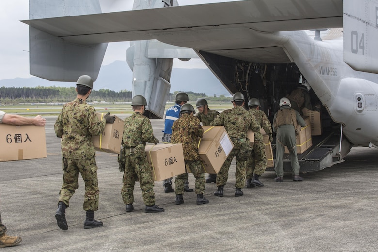 Marines with Marine Medium Tiltrotor Squadron (VMM) 265 (Reinforced), 31st Marine Expeditionary Unit, assists the Government of Japan in supporting those affected by recent earthquakes in Kumamoto, Japan, April 18, 2016. VMM-265 picked up supplies from Japan Ground Self-Defense Force Camp Takayubaru and delivered them to Hakusui Sports Park in the Kumamoto Prefecture. The long-standing relationship between Japan and the U.S. allows U.S. military forces in Japan to provide rapid, integrated support to the Japan Self-Defense Forces and civil relief efforts. (U.S. Marine Corps photos by Cpl. Nathan Wicks/Released)
