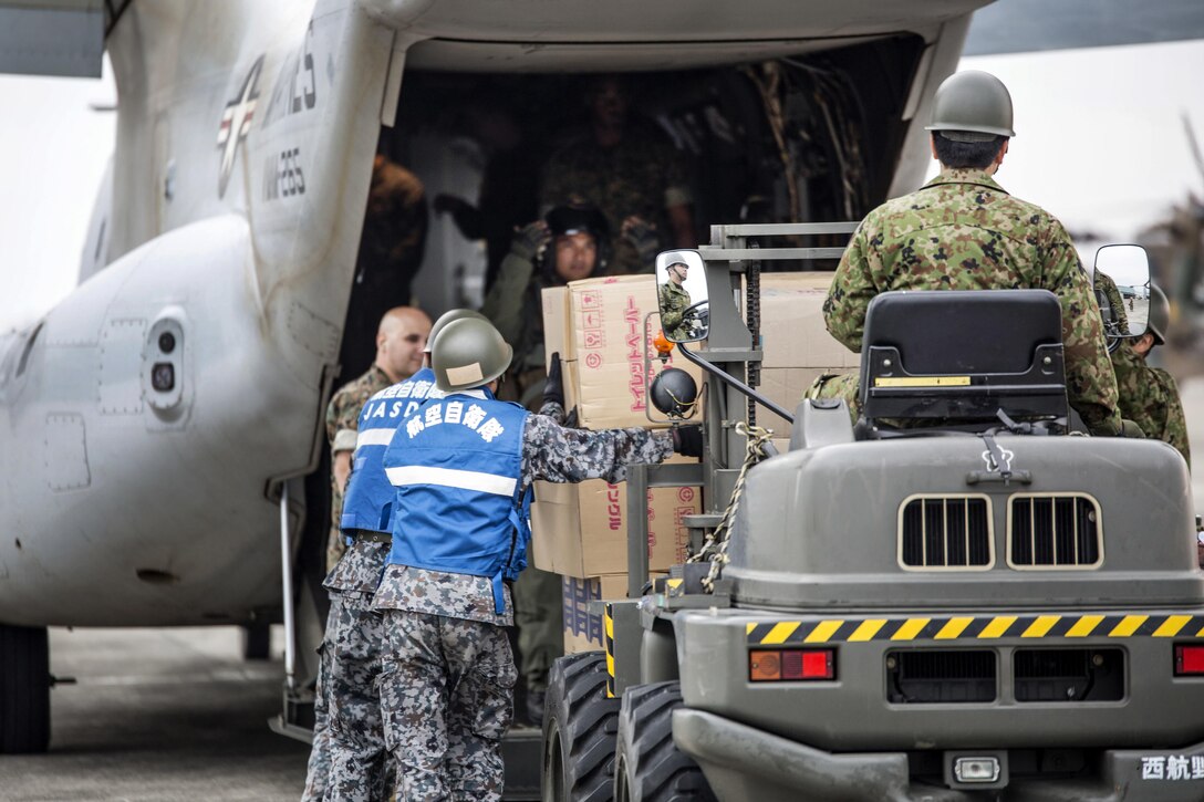 U.S. Marines and Japanese soldiers unload boxes of humanitarian aid from an MV-22 Osprey aircraft near Kumamoto, Japan, April 18, 2016. Marine Corps photo by Cpl. Nathan Wicks
