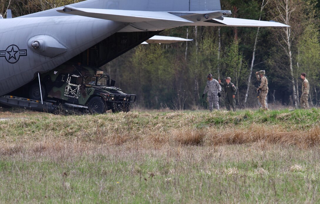 Airmen from the 321st Special Tactics Squadron out of Royal Air Force Mildenhall, England, and Soldiers from the 173rd Airborne Brigade out of Vicenza, Italy, conduct fast-paced landing and takeoff maneuvers during Saber Junction 16 April 13, 2016. Saber Junction 16 was the U.S. Army Europe’s 173rd AB’s combat training center certification exercise. It took place at the Joint Multinational Readiness Center in Hohenfels, Germany, March 31-April 24, 2016. (U.S. Army photo/Spc. Sarah K. Anwar)